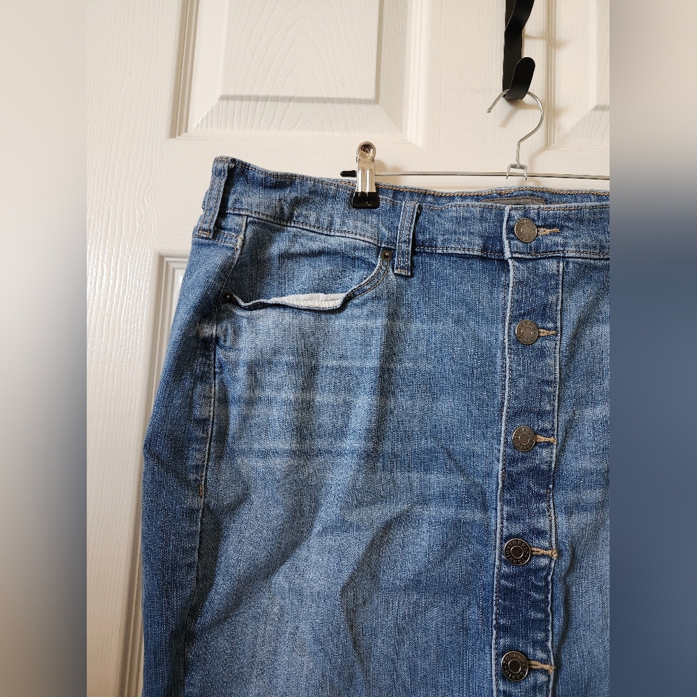 torrid Medium Blue Denim Skirt with Button Detail - Picture 3 of 8